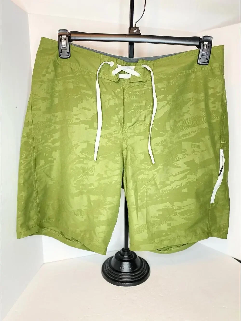 Under Armour Mens Swim Trunks Shorts size 34 Green Camo Lace Up Zipper Pocket